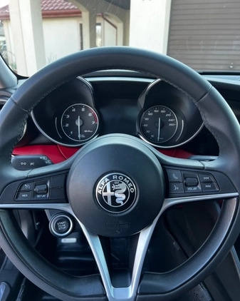 Alfa Romeo Giulia cena 84500 przebieg: 74500, rok produkcji 2017 z Warszawa małe 497
